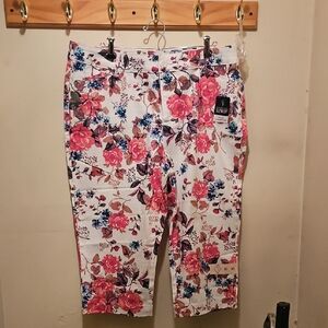 St. John's Bay Floral Mid-Rise Capri